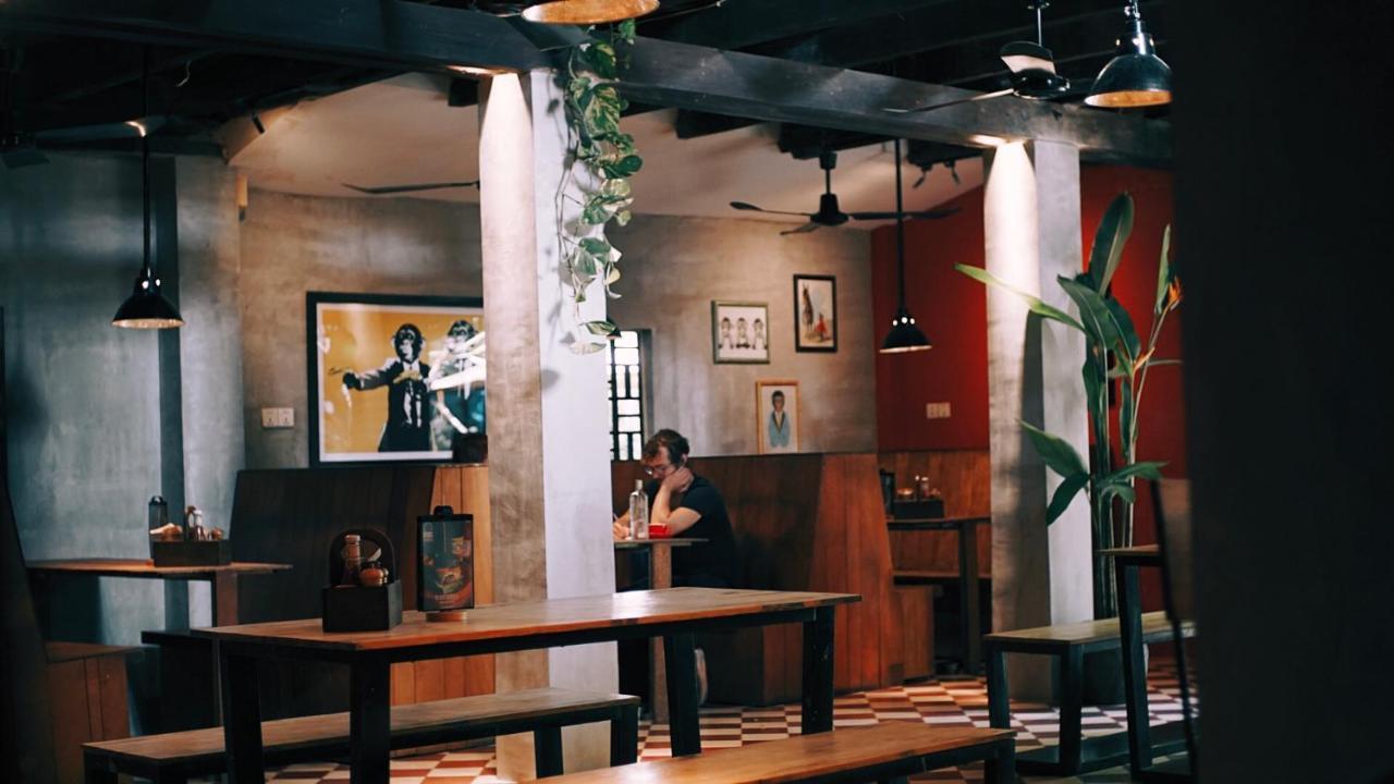 Monkey Republic Kampot Hotel Bagian luar foto